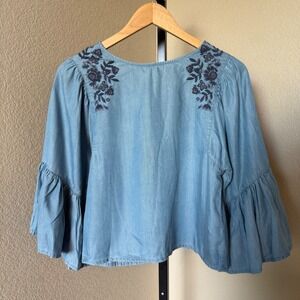 Hollister Embroidered Top Bell‎ Sleeve Blouse Button Back Chambray Small